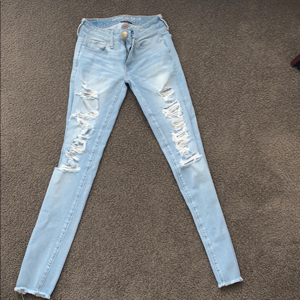 Light wash skinny jeans with rips